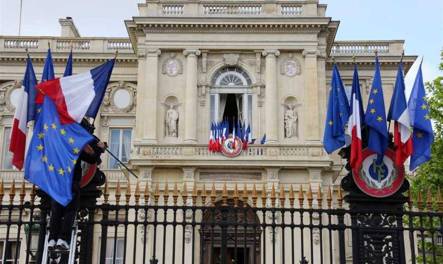 الخارجية الفرنسية تدعو السياسيين إلى 