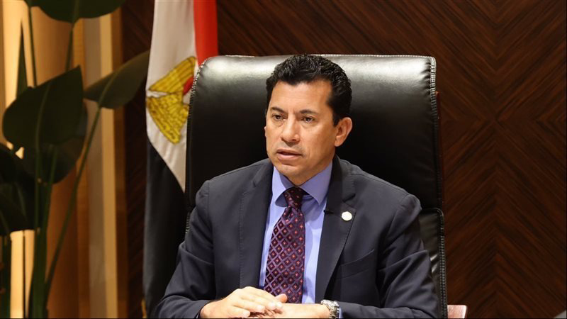 وزير الشباب والرياضة المصري في بيروت