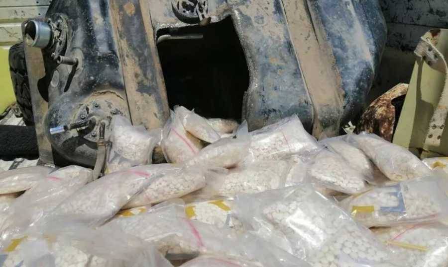 بالفيديو.. السعودية تُحبط تهريب نحو 6 ملايين قرص مخدر داخل شحنة حلوى ومكسرات