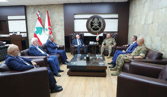 قائد الجيش عرض مع الأحمد ودبور وأبو العردات التطورات في عين الحلوة