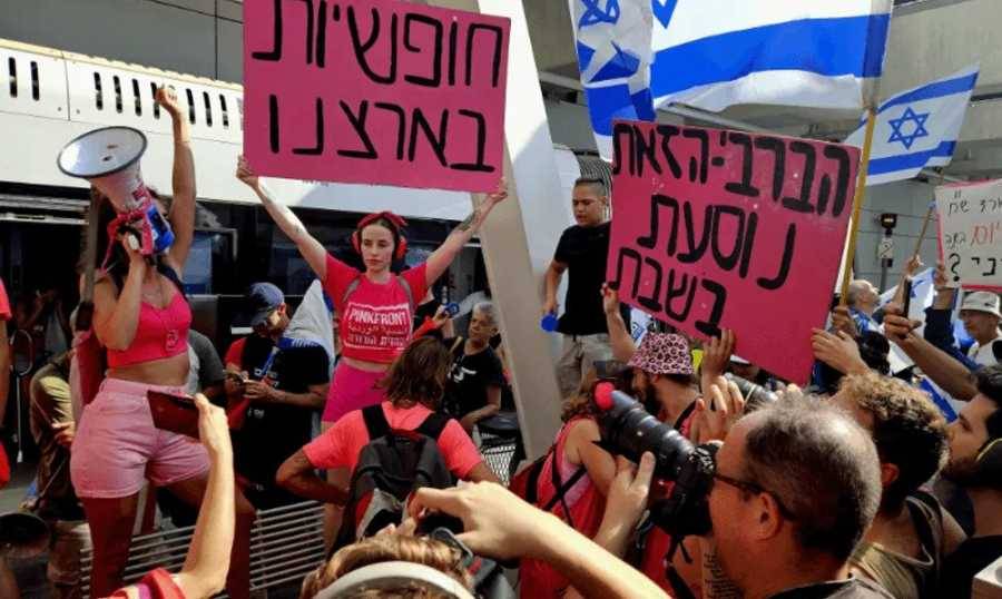 احتجاجات مناهضة للحكومة الإسرائيلية في اليوم التالي لتدشين القطار الخفيف 