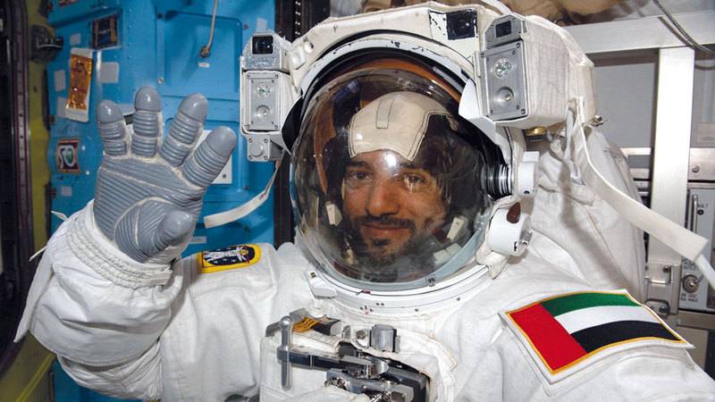 رائد الفضاء الإماراتي سلطان النيادي يتأهّب للعودة إلى الأرض