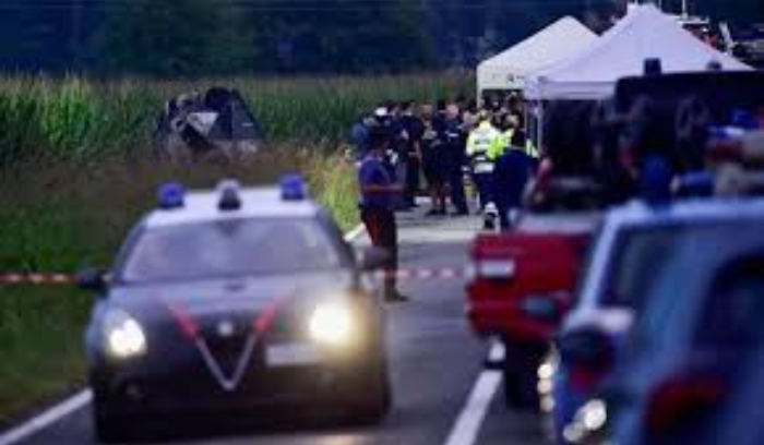 مقتل طفلة جراء تحطّم طائرة عسكرية استعراضية في إيطاليا