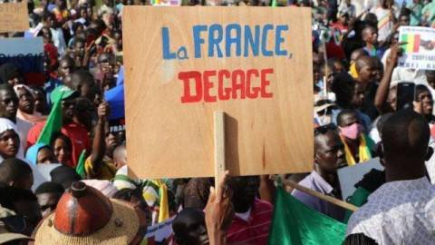 فرنسا تحذر من انهيار منطقة الساحل في أعقاب الانقلابات