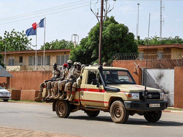 فرنسا: انسحابنا من النيجر لا يعني التخلي عن الرئيس بازوم