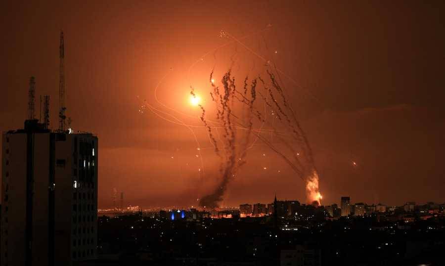 استهداف صاروخي يطال تل أبيب هو الأكبر منذ بدء الحرب.. وحماس تتبنى