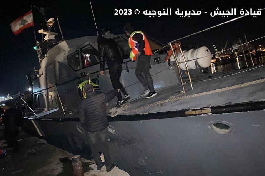 الجيش: إنقاذ ٥١ شخصاً على متن قارب هجرة غير شرعي