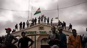فرنسا تقرّر إغلاق سفارتها في النيجر 