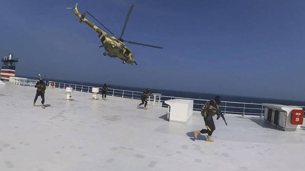 التايمز: الجيش البريطاني يستعد لشن هجمات جوية على الحوثيين