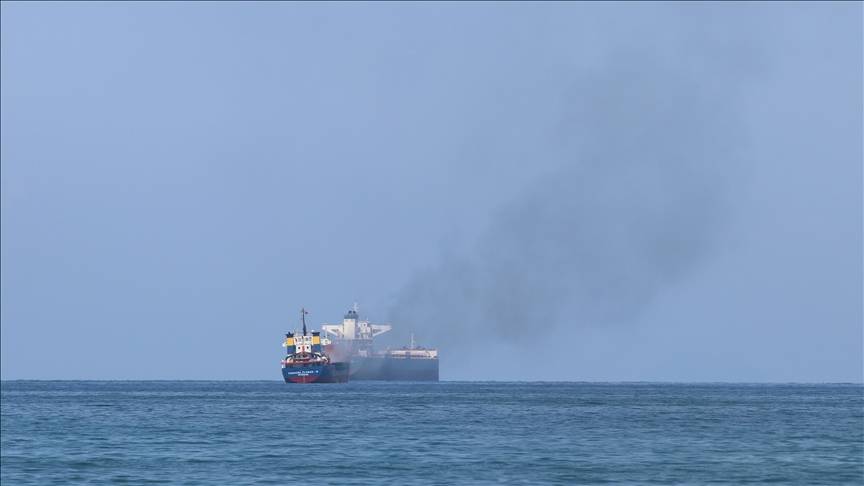 الحوثيون يعلنون استهداف سفينة نفط بريطانية في البحر الأحمر