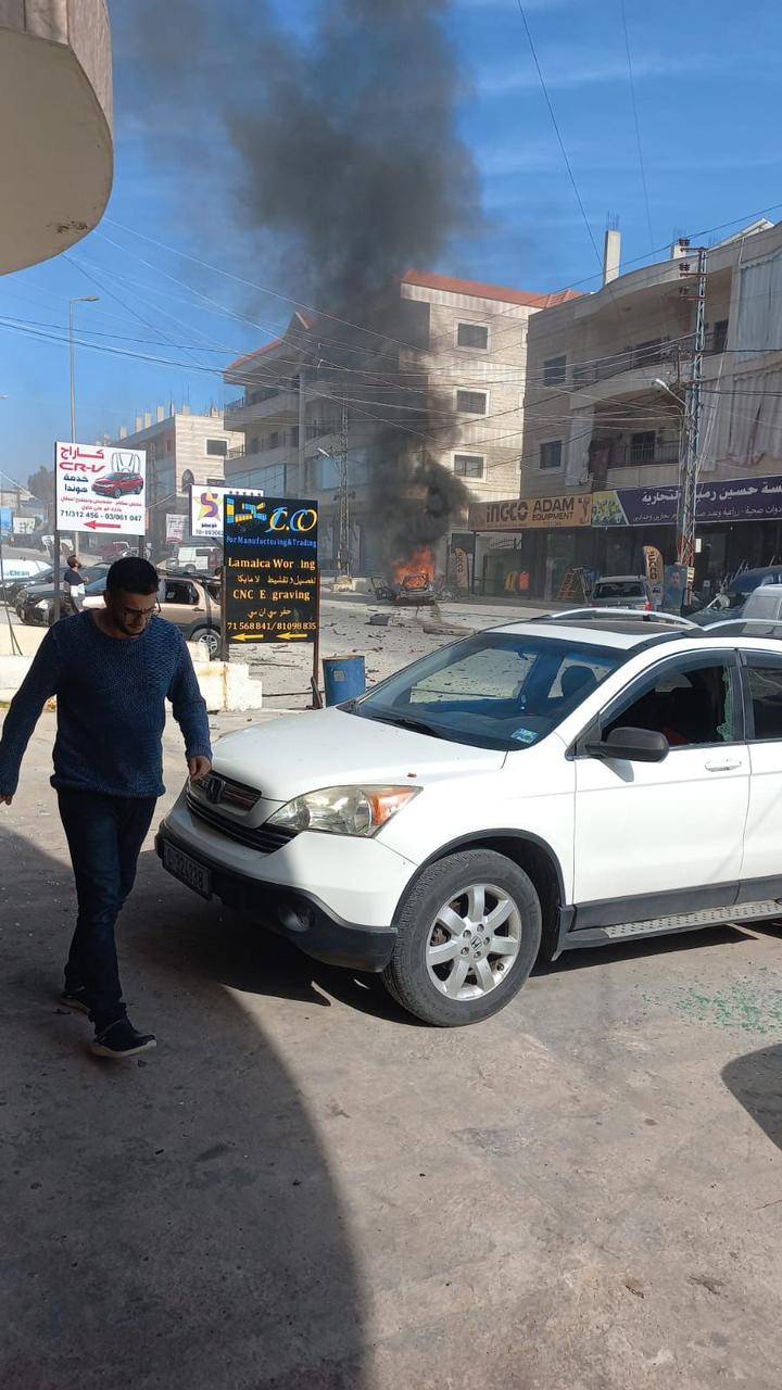 غارة إسرائيلية بمسيرة تستهدف سيارة على طريق عام المجادل شرق صور