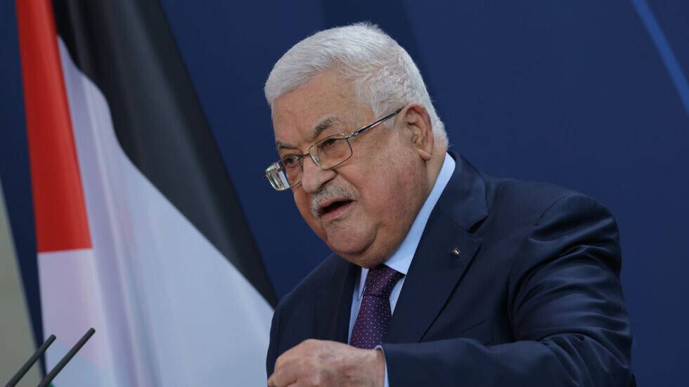 عباس يُصادق على تشكيلة الحكومة الفلسطينية الجديدة