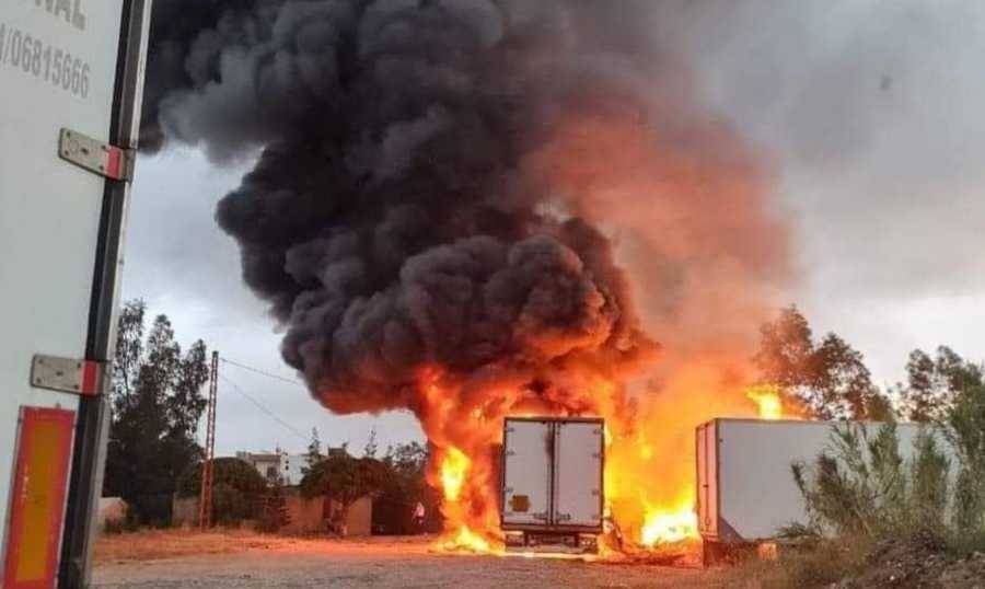 اندلاع حريق بشاحنتي نقل مركونتين في خراج بلدة حدوديّة