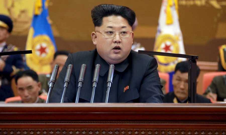 الزعيم الكوري الشمالي يشرف على اختبار إطلاق صواريخ عدة