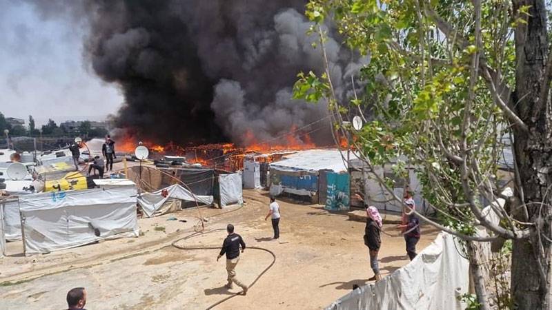 حريق كبير داخل مخيم للنازحين السوريين في زحلة