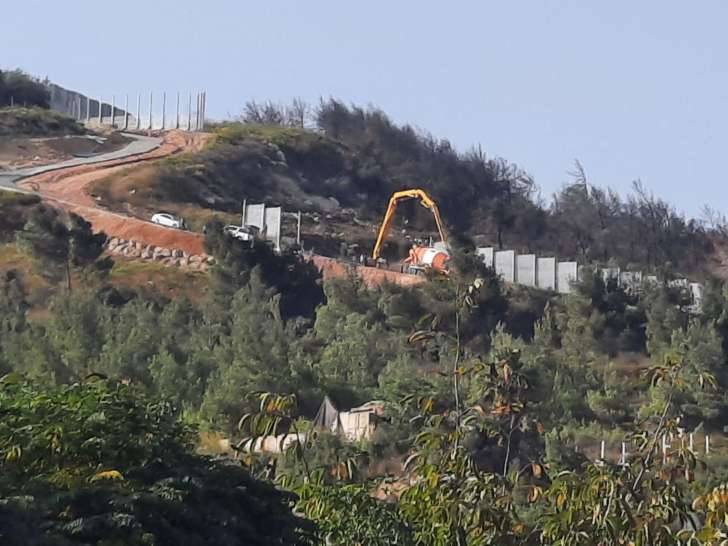 إذاعة الجيش الإسرائيلي: تضرر مبنى في كيبوتس المنارة بالجليل الأعلى جراء إطلاق صاروخين مضادين للدروع من لبنان