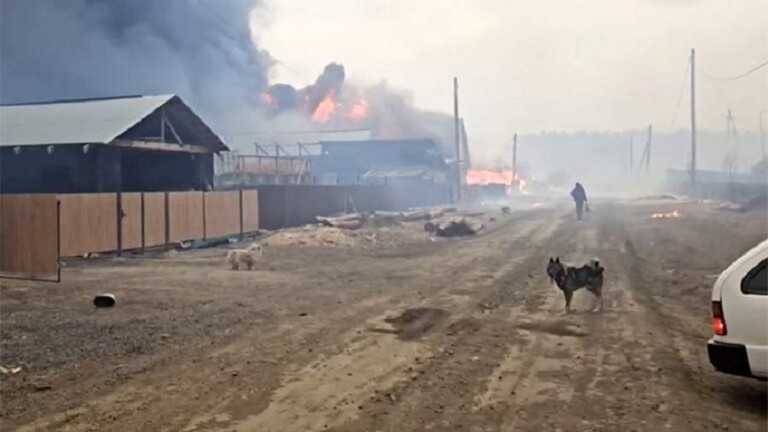 النيران تلتهم عشرات المنازل في ضواحي إيركوتسك
