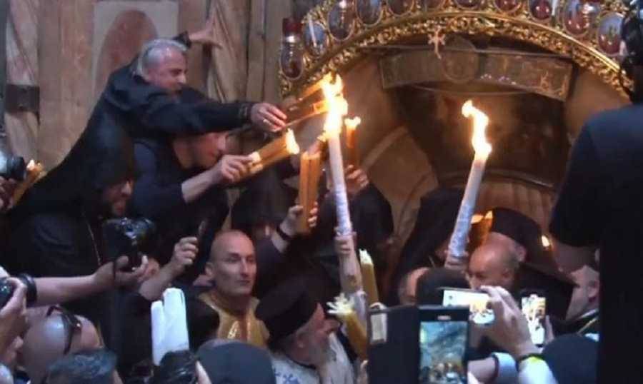 فيض النور من قبر المسيح في القدس