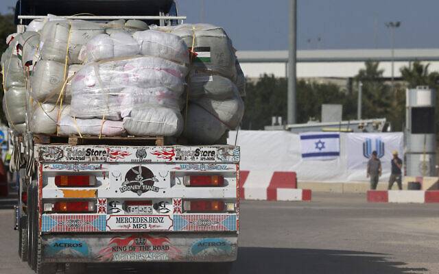 الجيش الإسرائيلي: استهداف معبر كرم أبوسالم بصواريخ وإغلاقه ‏أمام شاحنات المساعدات