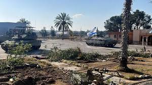 مصادر صحافية: اشتباكات ضارية بين مقاتلين فلسطينيين والقوات الإسرائيلية المتوغلة شرق معبر رفح