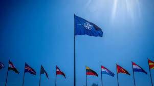 ستولتنبرغ: الناتو يبحث وضع مزيد من الرؤوس النووية في حالة الجاهزية القتالية