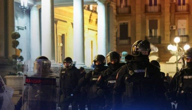 جرح شرطي أمام السفارة الإسرائيلية في بلغراد