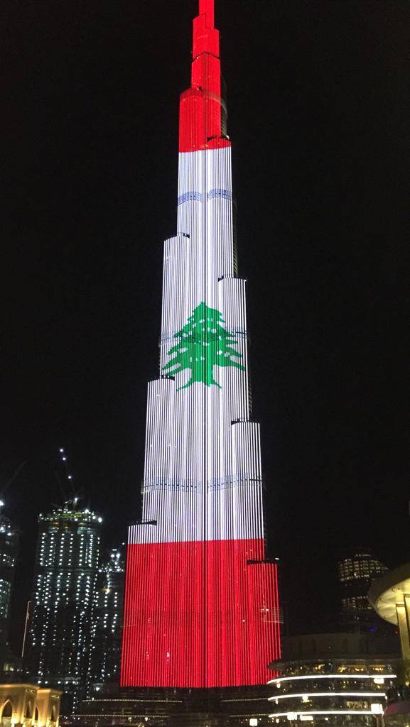 إضاءة برج خليفة وواجهة 