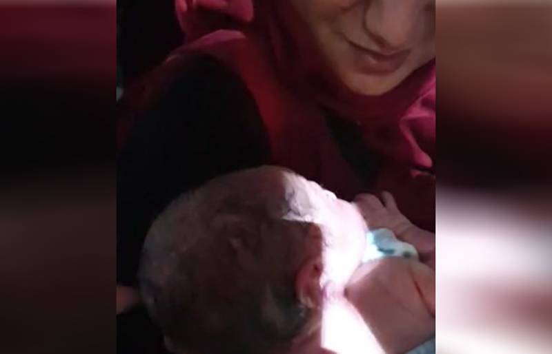 بالفيديو .. سيدة وضعت مولدها في الزحمة