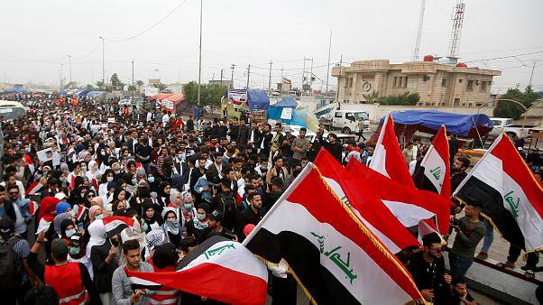 بغداد.. مقتل 10 متظاهرين برصاص مسلحين