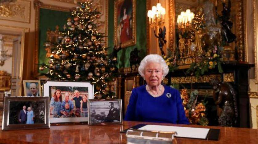 لماذا غاب هاري وميغان عن صورة الملكة الرسمية؟