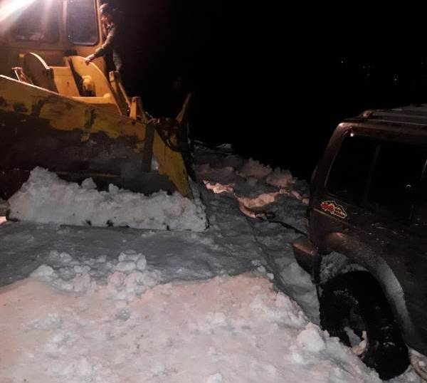 إنقاذ 8 أشخاص احتجزتهم الثلوج