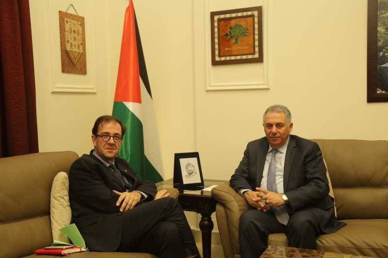 فوشيه يزور سفير فلسطين: حل الدولتين وحق العودة