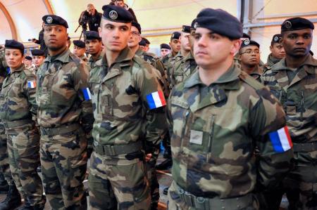 الجيش الفرنسي يعلن قتل أكثر من 30 متشدداً من "القاعدة" "داعش" في مالي