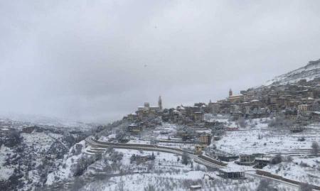 الثلوج تغمر  قرى بشري