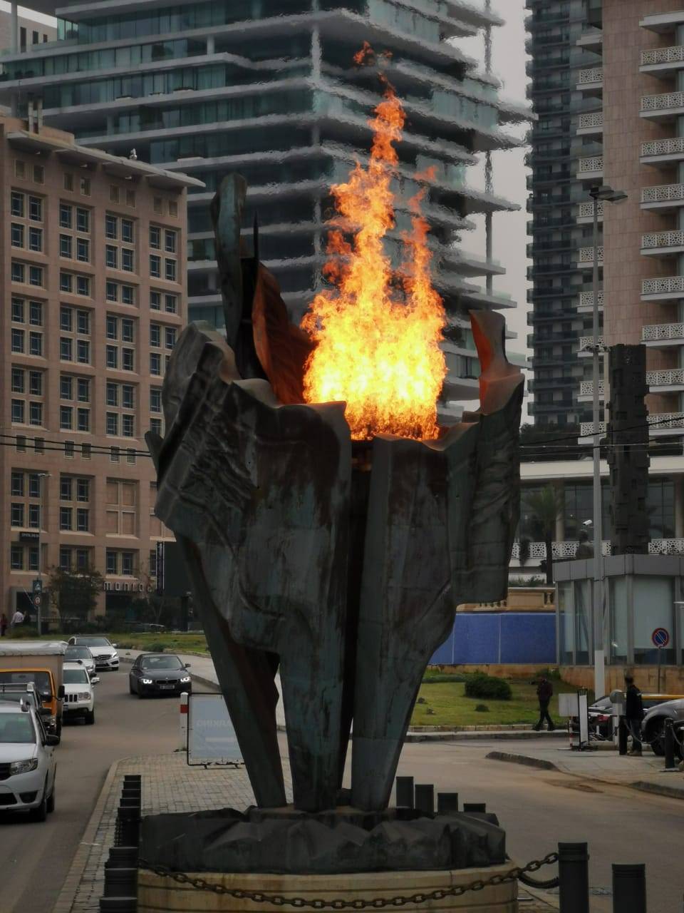 اضاءة الشعلة في مكان استشهاد الرئيس رفيق الحريري